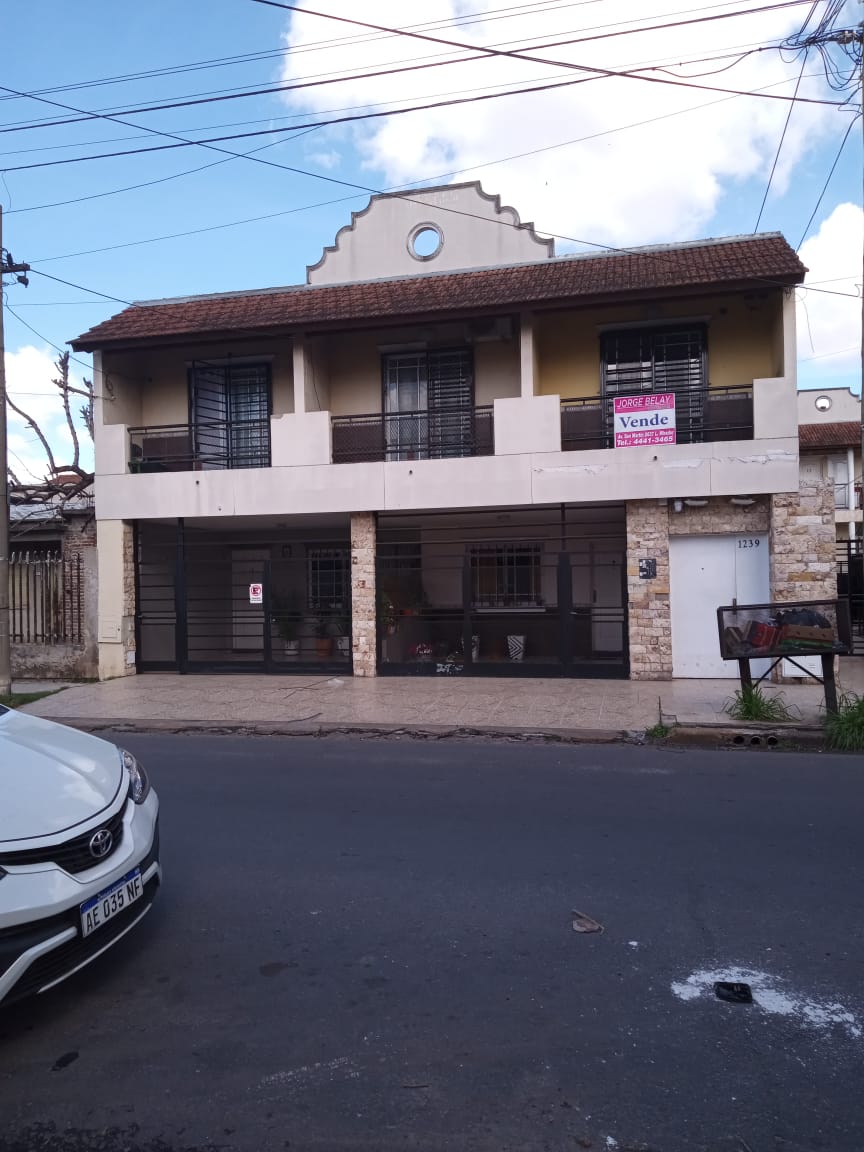 V. Luzuriaga. Dpto 1 piso al frente